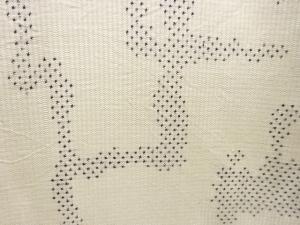 アンティーク　抽象模様織り出し本場白大島紬着物(5マルキ)